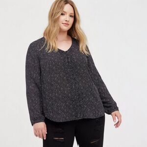 Torrid Georgette Pintuck Button-Front Blouse‎ Size 2 (2X) Black White Dot